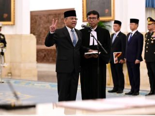 Suahasil Nazara Resmi Jadi Menkeu, Prabowo Pimpin Pengambilan Sumpah di Istana