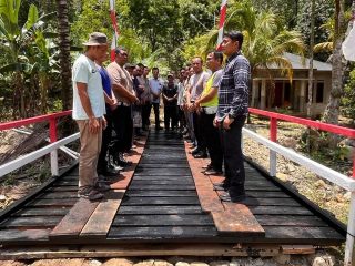Polsek Batangtoru Perbaikan Jembatan Sepanjang Sekitar 7 m Meter Dengan Lebar 2,5 Meter Dilakukan Bakti Sosial dan Gotong Royong