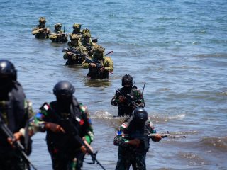 Laut dan Udara dalam Demo Pendaratan Amfibi Keris Woomera 2026