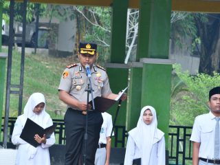 Polres Aceh Timur Gelar Strong Point, Kapolres Turun Langsung Atur Lalu Lintas di Simpang Kuala Idi