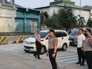 Kapolres Pelabuhan Tanjung Priok Turun Langsung Atur Lalu Lintas, Pastikan Aktivitas Masyarakat Berjalan Lancar