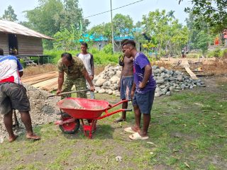Pembangunan Jembatan Terus Dikebut, Satgas TMMD ke-130 Kodim 1808/Mansel Pasang Begisting Pondasi