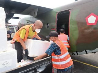 Mitigasi Karhutla Kalimantan, Lanud Sjamsudin Noor Kerahkan Pesawat NC-212 Misi Modifikasi Cuaca