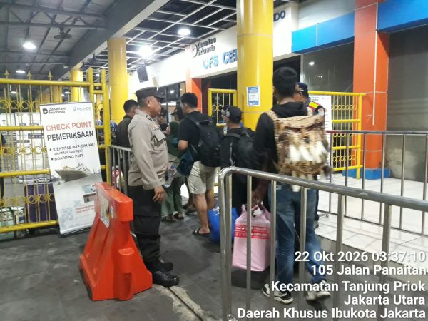 Polres Pelabuhan Tanjung Priok Laksanakan Pelayanan dan Pengamanan Embarkasi Kapal KM. Gunung Dempo