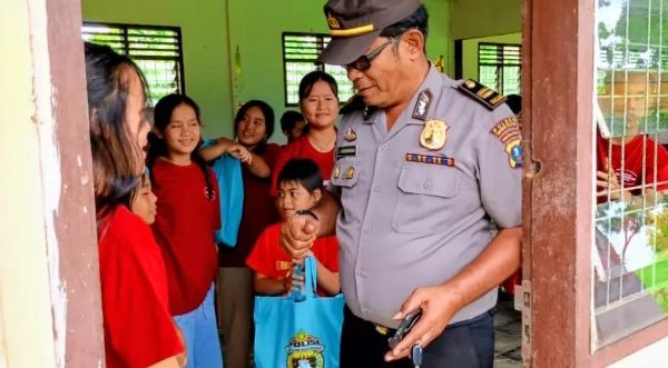 HUT Ke-75 Humas Polri,"Humas Polres Tapsel Menggelar Bakti Sosial Mengunjungi Panti Asuhan Debora
