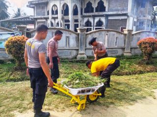 Aksi Nyata Polsek Idi Tunong Mewujudkan Program 100 Hari Kerja Kapolri Melalui Green Policing